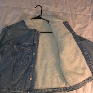 brandy melville denim jacket w/ fur on the inside